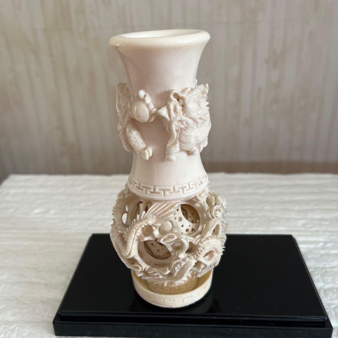中国骨董　多層球象牙調のドラゴン彫刻花瓶
