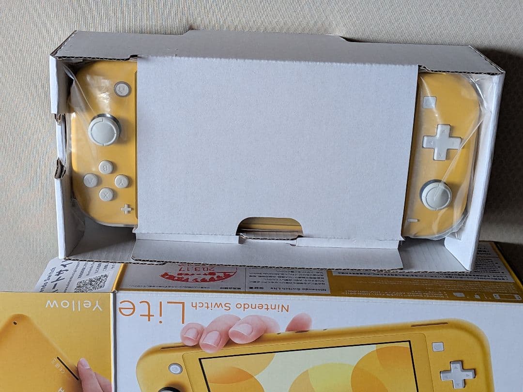 Nintendo Switch Lite イエロー 本体　箱、充電器付