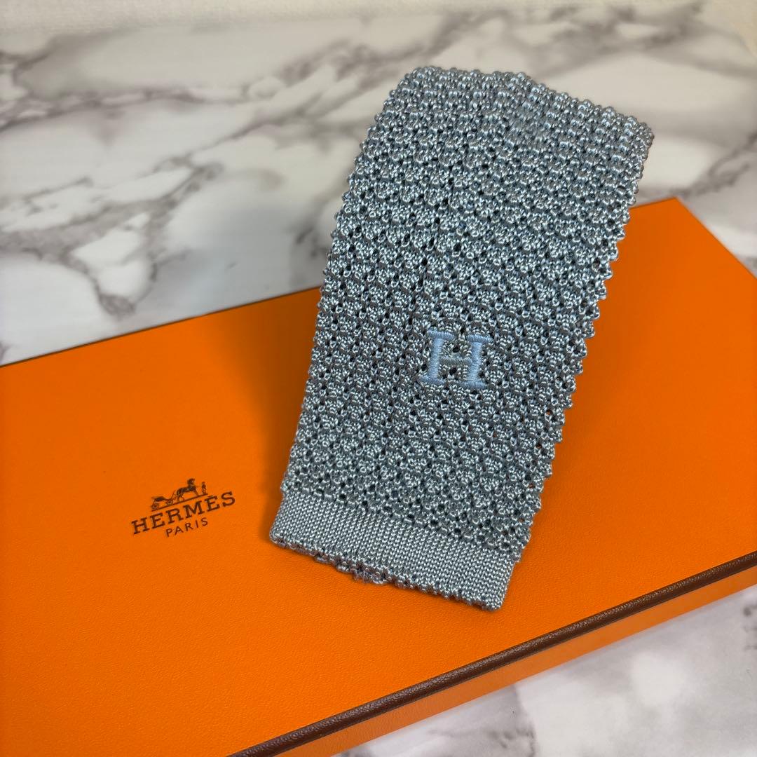 HERMES ニットネクタイ　グレー　ニットタイ　灰色 ワンポイント　秋冬