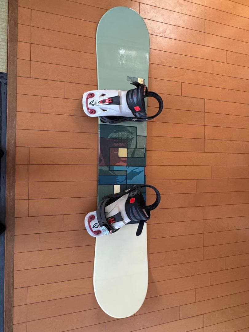 BURTONスノーボード　BURTONビィンディング付き