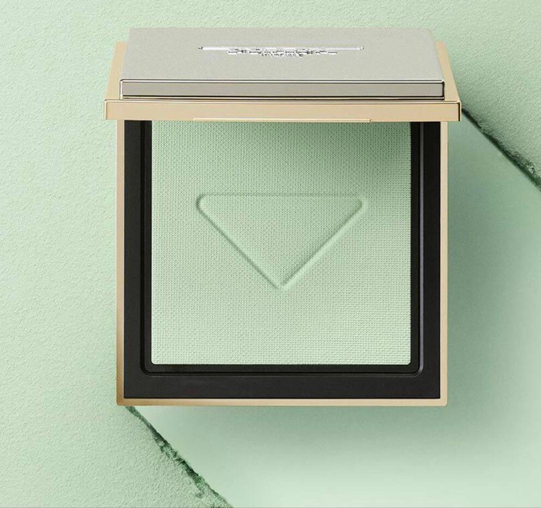 新品！プラダ　PRADA リセット　セッティングパウダー　00 ユニバーサル