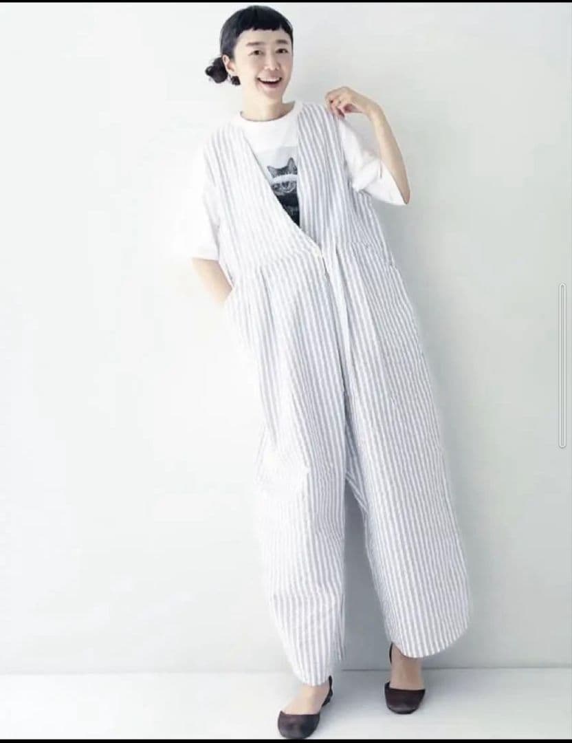 ネストローブ 〝 It's ME 〟サッカーストライプサロペット　グレー