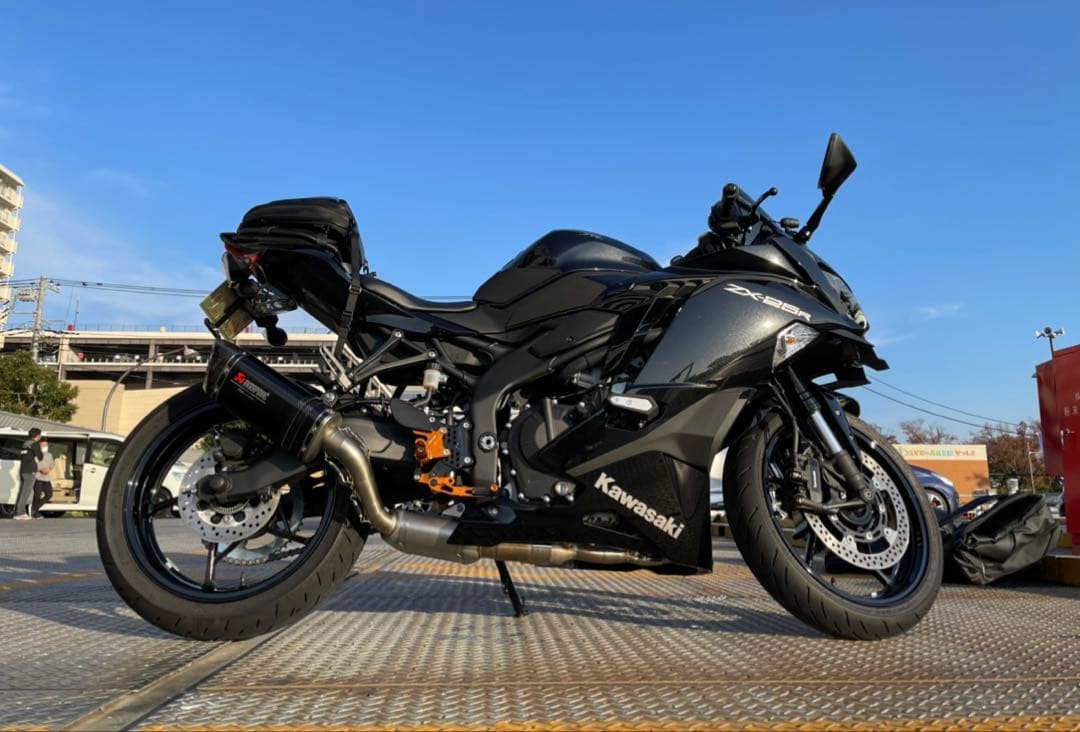 Akrapovic Ninja ZX-25R用フルエキゾーストマフラー