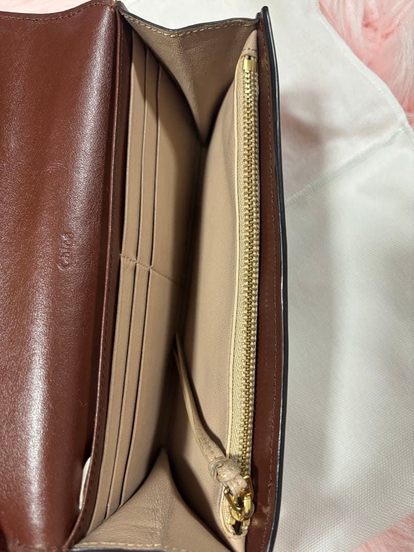 Chloé ダークブラウン 長財布 ピンバッジ付き