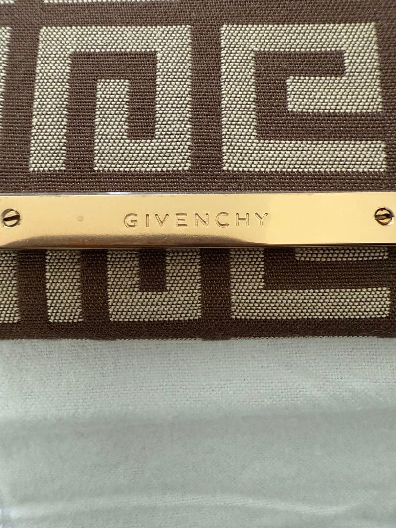 【ほぼ未使用】GIVENCHY キーケース ー シンプルで上品なデザイン