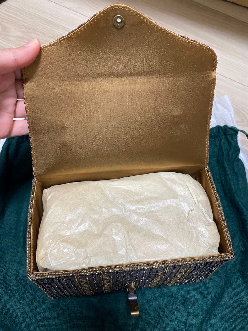 【新品/未使用】LUMY 高級ビーズ刺繍 パーティーバッグ