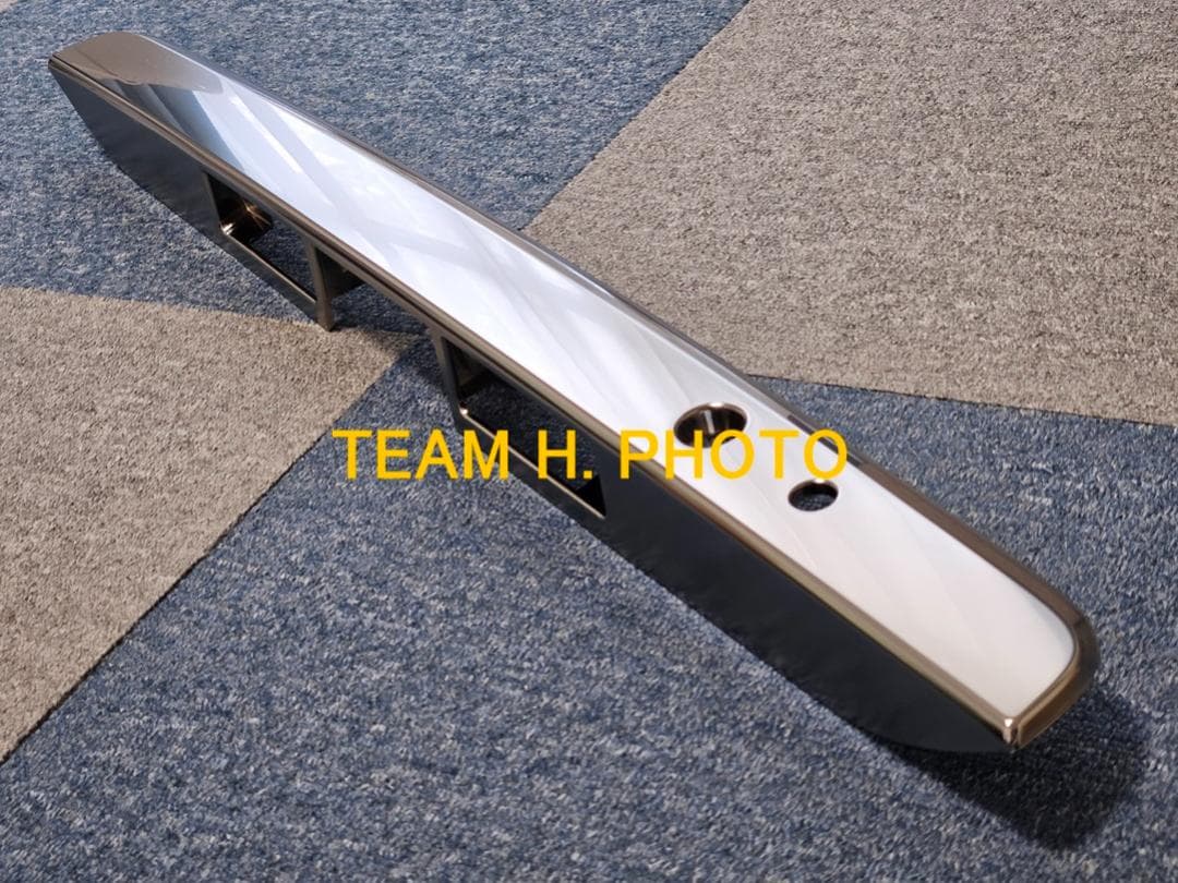 200系ハイエース ダークプライムＳ　純正バックドアガーニッシュ　サテンメッキ