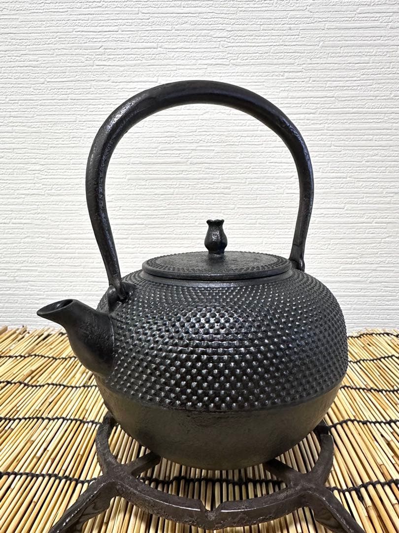 未使用品コンディション 南部秀山堂 佐藤 勝弘作 １５型 砂鉄瓶 鉄瓶　南部鉄瓶