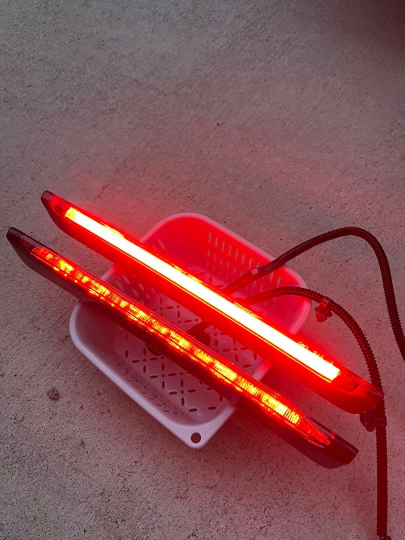 ステップワゴン　RP 3,4,5 面発光ハイマウントストップランプ　レッドレンズ