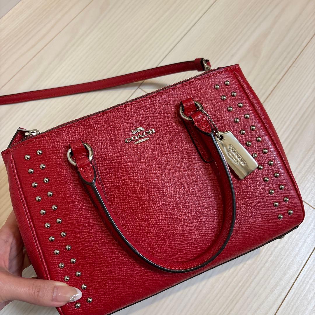 【美品】COACH スタッズ付きレッドショルダーバッグ
