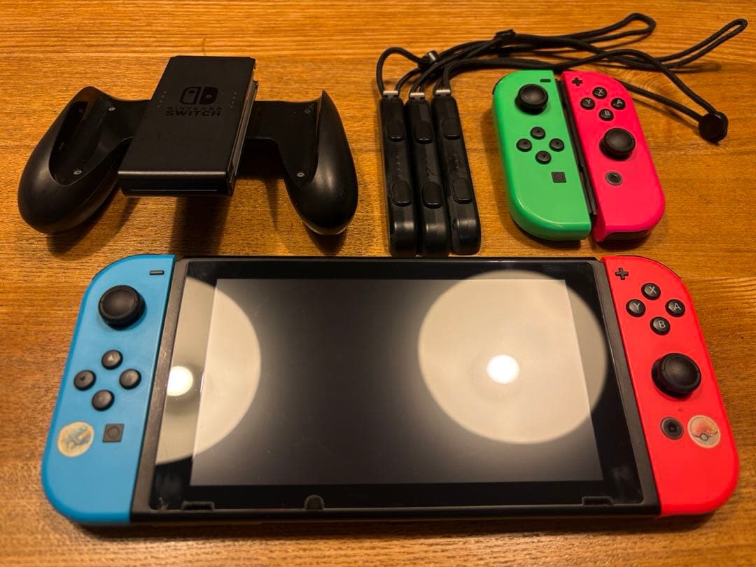 Nintendo Switch 本体 コントローラー赤／青／ピンク／みどり