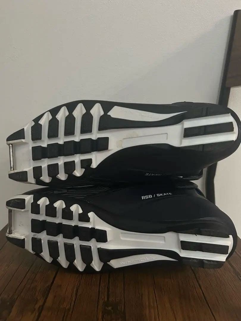 SALOMON スキー用ブーツ 黒/青　RS8 スケーティング 2024年モデル