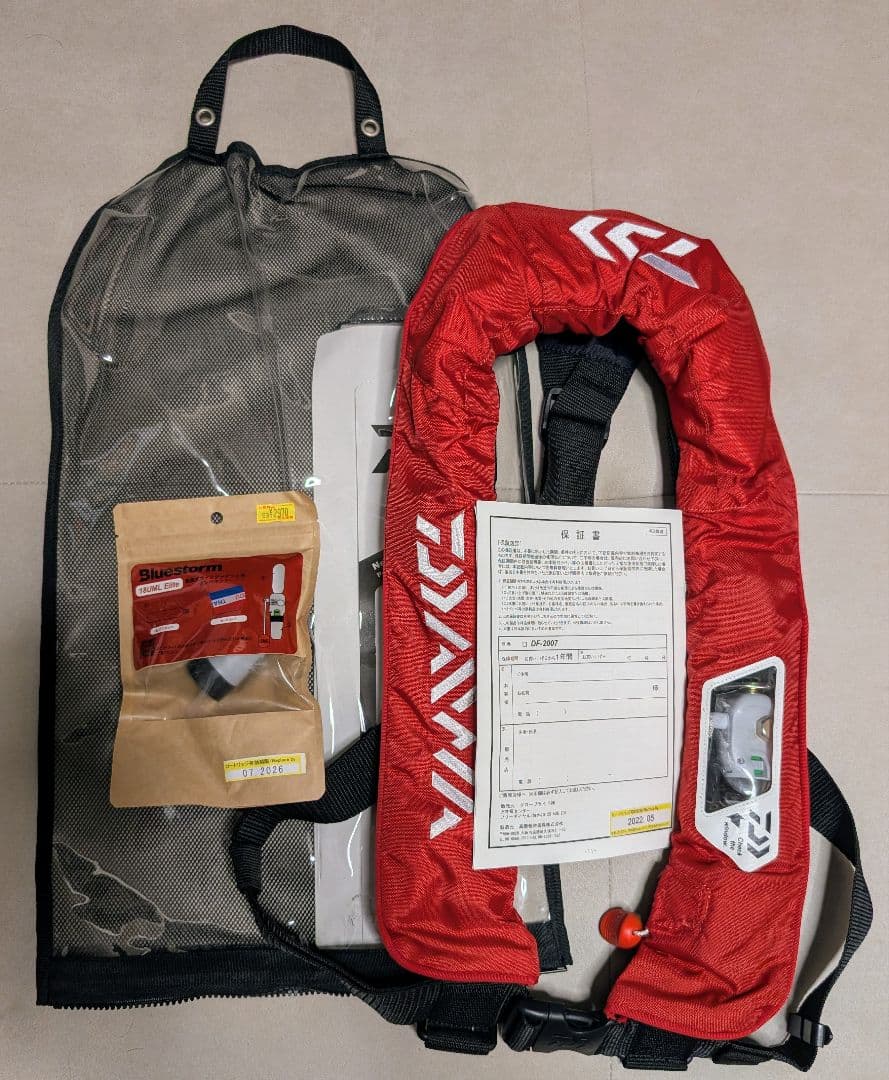 ■交換カートリッジ付き Daiwa DF2007 ライフジャケット レッド