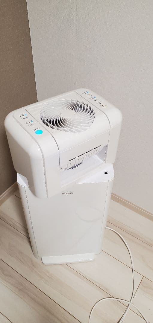 【美品】アイリスオーヤマ除湿機サーキュレーター・デシカント方式IJDC-K80