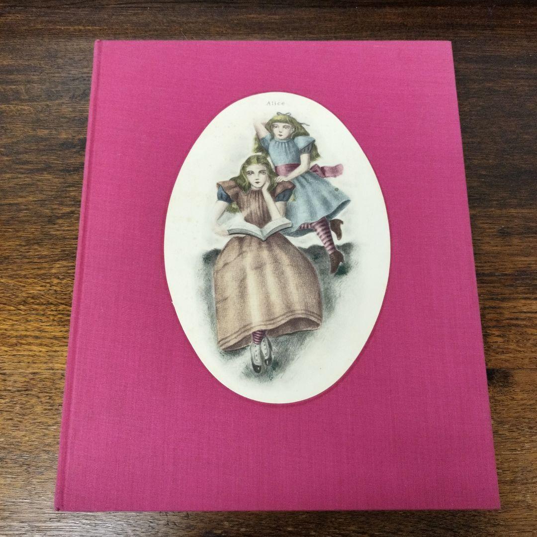 Alice❜s Adventures in Wonderland　洋書