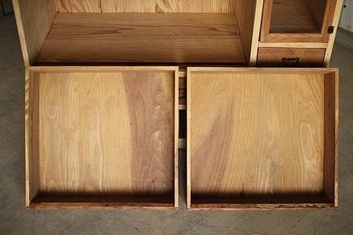 古い木枠のガラス戸棚　木製引き出し6杯　食器棚　本棚　キャビネット　古家具