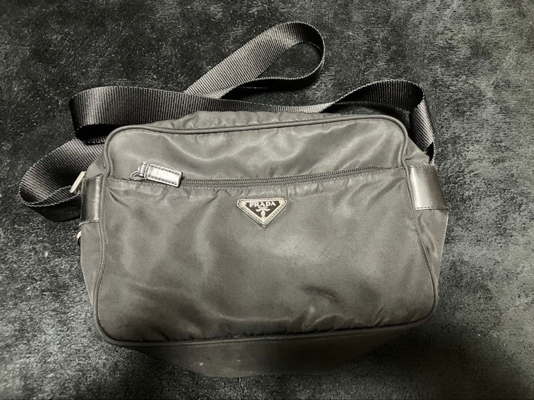 prada ショルダーバック