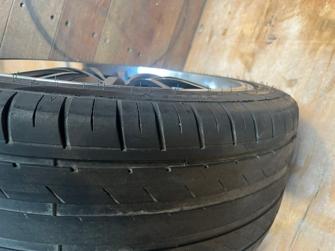 レオニスタイヤホイールセット　245/40R19 PCD 114 19X8J