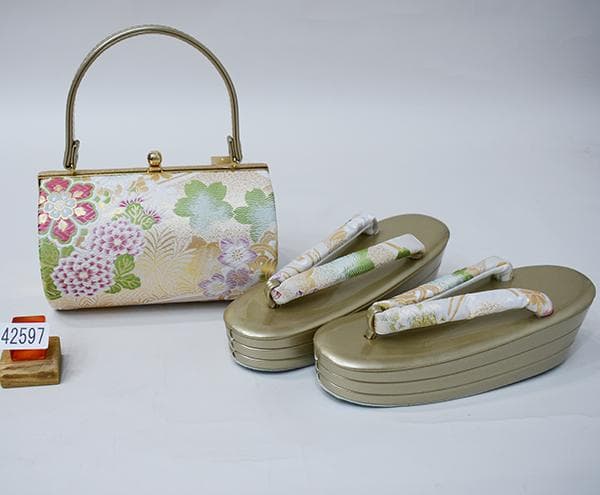 草履バッグセット 帯地 三段 フリーサイズ 24cm 金色 和装 NO42597