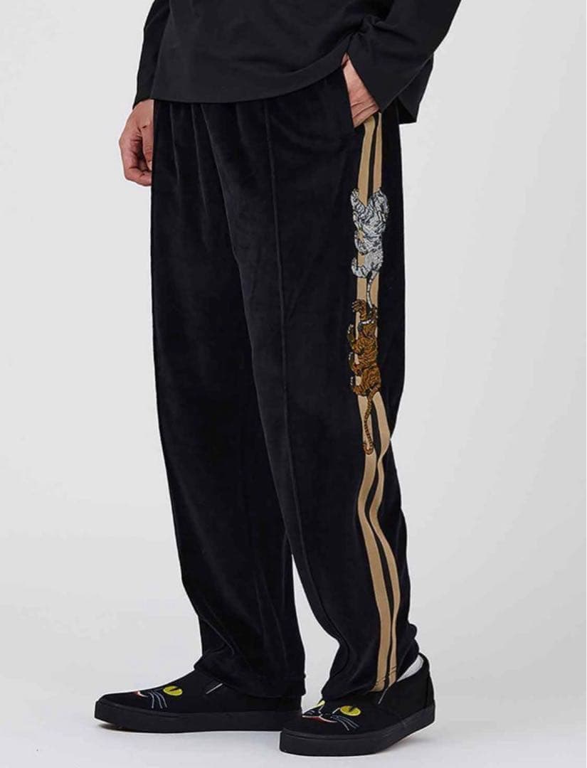 グラニフ　石黒亜矢子 バターの虎 ベロアトラックジャケットパンツセットアップ