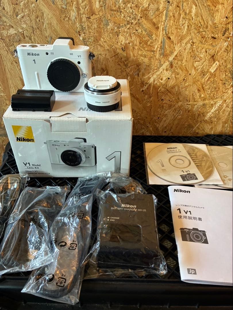 【美品・希少】Nikon 1 V1 10mm F2.8レンズ 元箱/備品完備