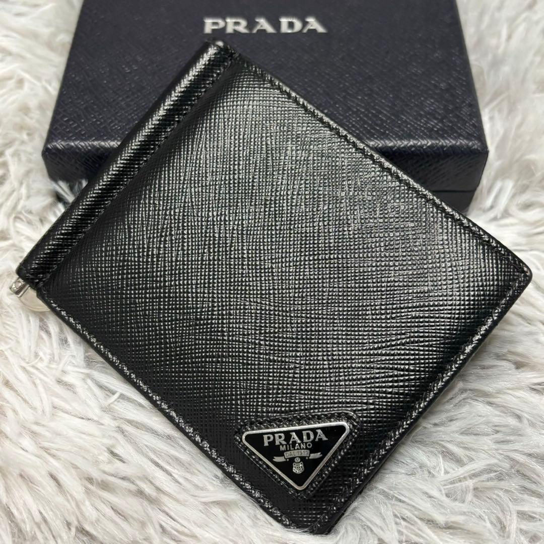 極美品✨プラダ マネークリップ サフィアーノ 三角ロゴ 折り財布 現行品 黒