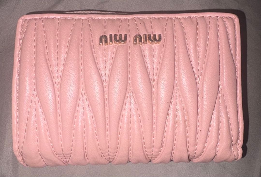 にっし‼️MIUMIU 2つ折り財布 ピンク マテラッセ