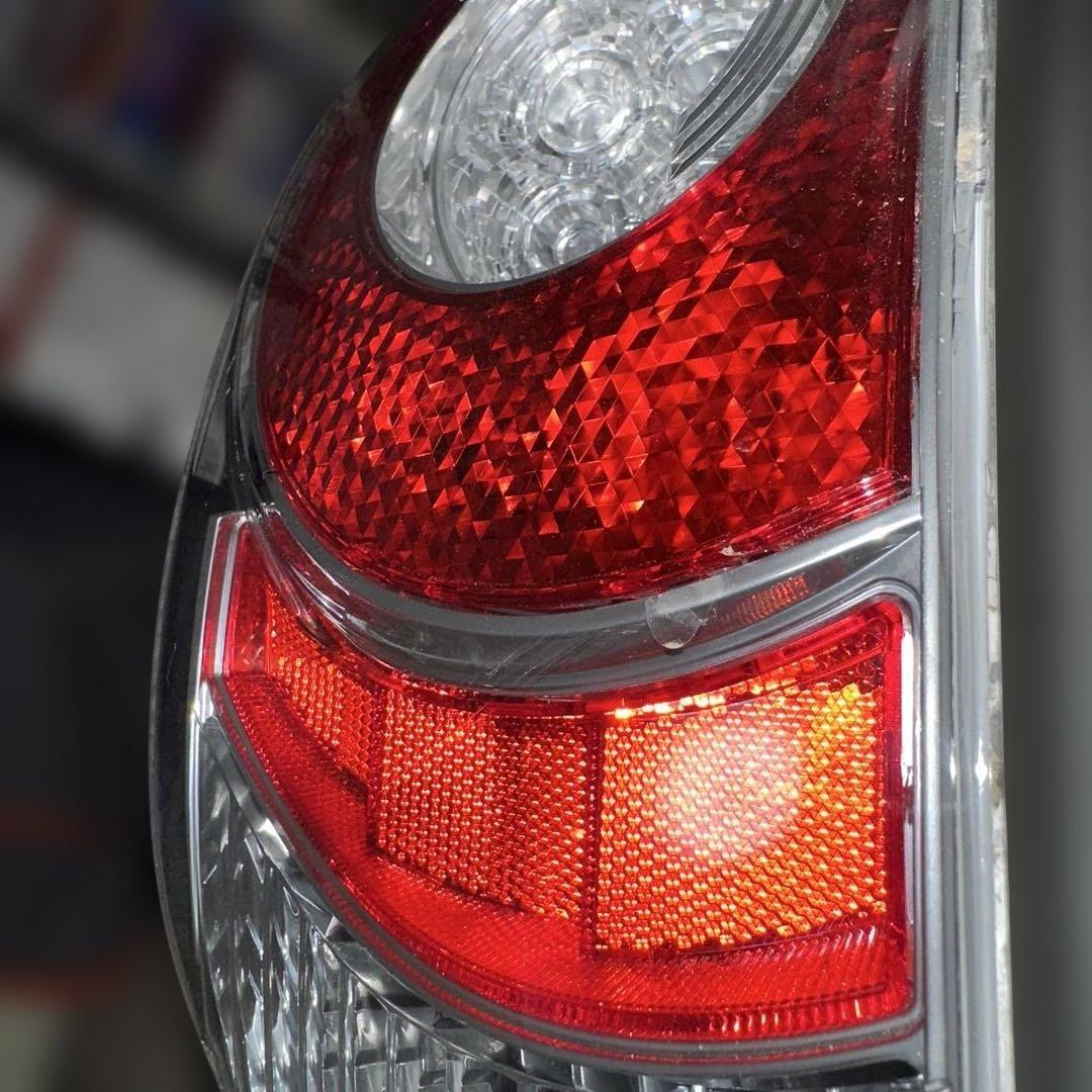 トヨタアクア（NHP10）前期型 純正テールカバー左右セット