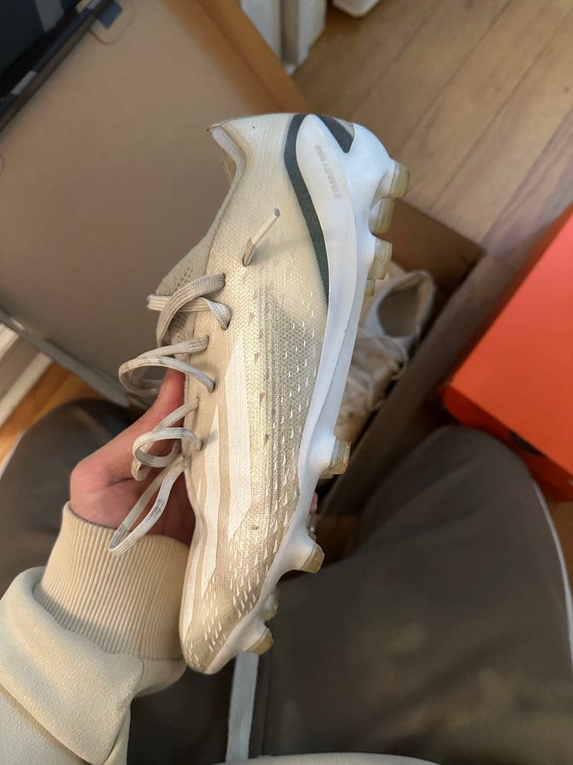 アメリカンフットボール スパイク ホワイト