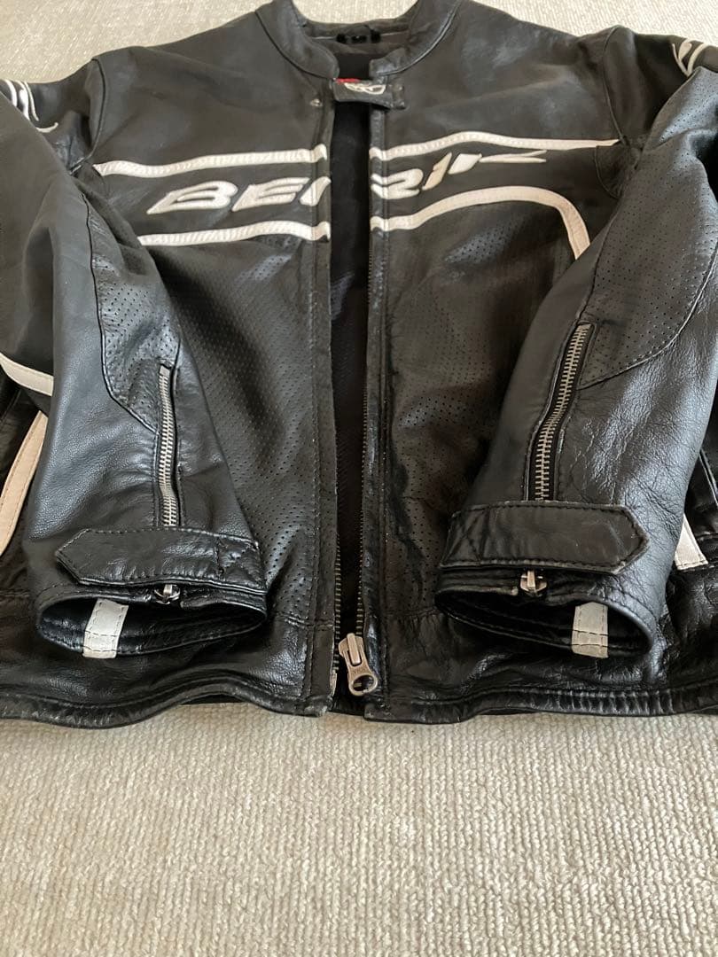 カ*ナ様 BERIK パンチングレザージャケット 黒 Lサイズ