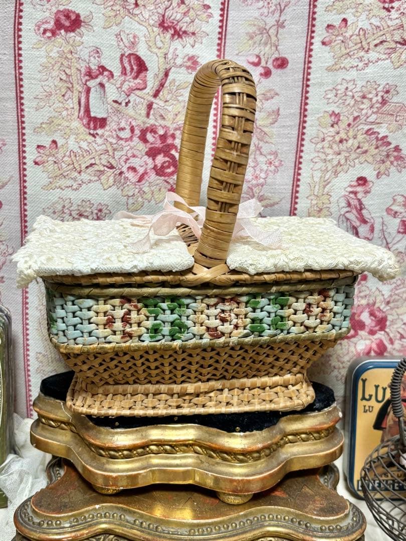 フランスアンティーク　ローズパニエ　蓋レース