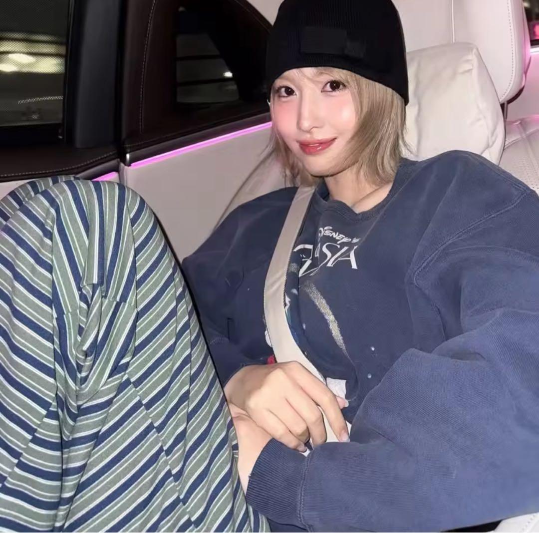 限定1点【TWICEモモ着用】Disney オーバーサイズスウェット