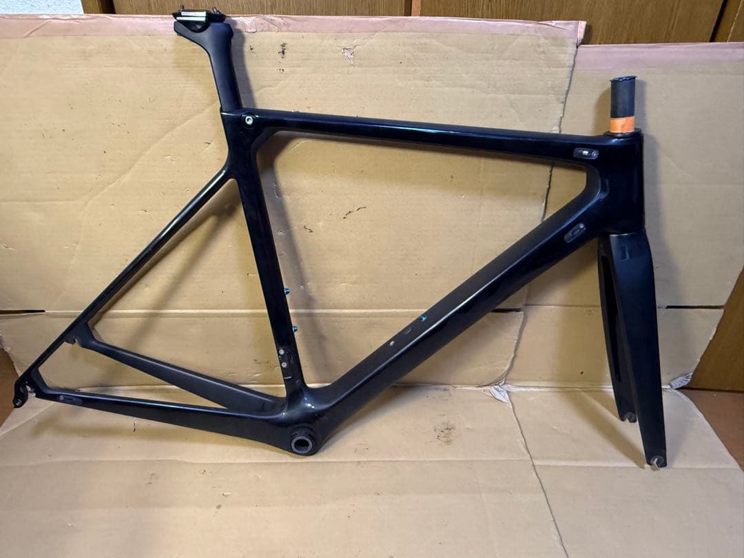 TNI カーボン　ロードバイクフレーム