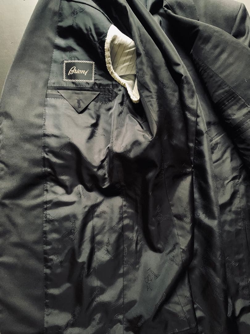 BRIONI スーツ　冠婚葬祭？なんでも御座れ　極上の万能スーツ　¥45万程