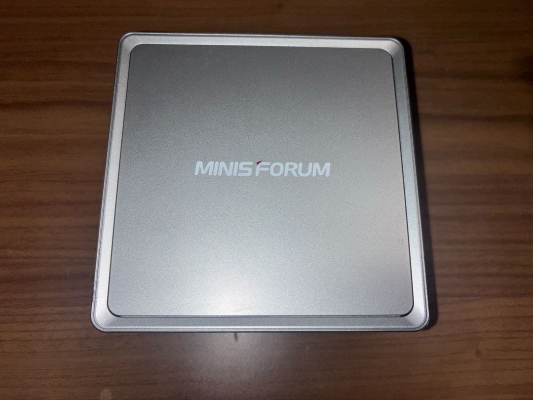 MINISFORUM UM700 ミニPC