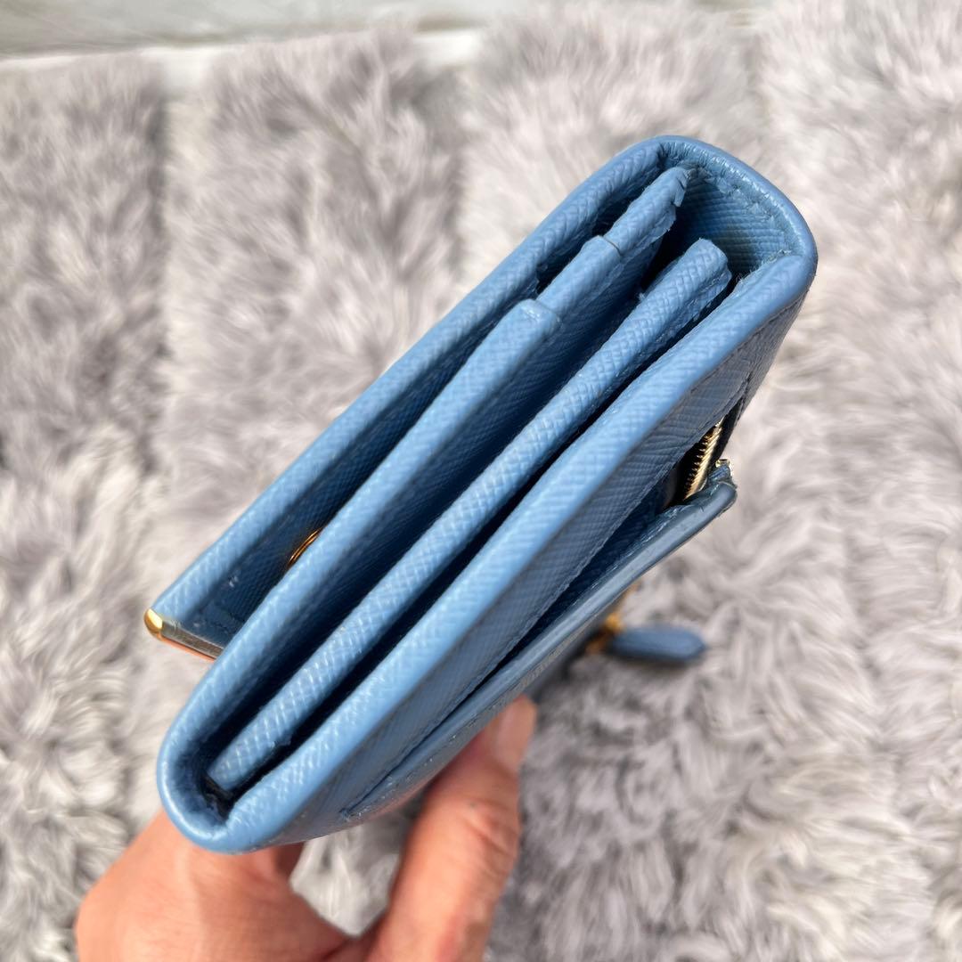 良品✨PRADA メタルバー　メタルロゴ　長財布 サフィアーノ　水色　レディース
