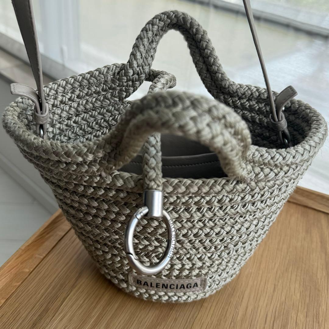 めめ　バレンシアガ　イビザ　ミニ　ベージュ　グレージュ　かごバッグ