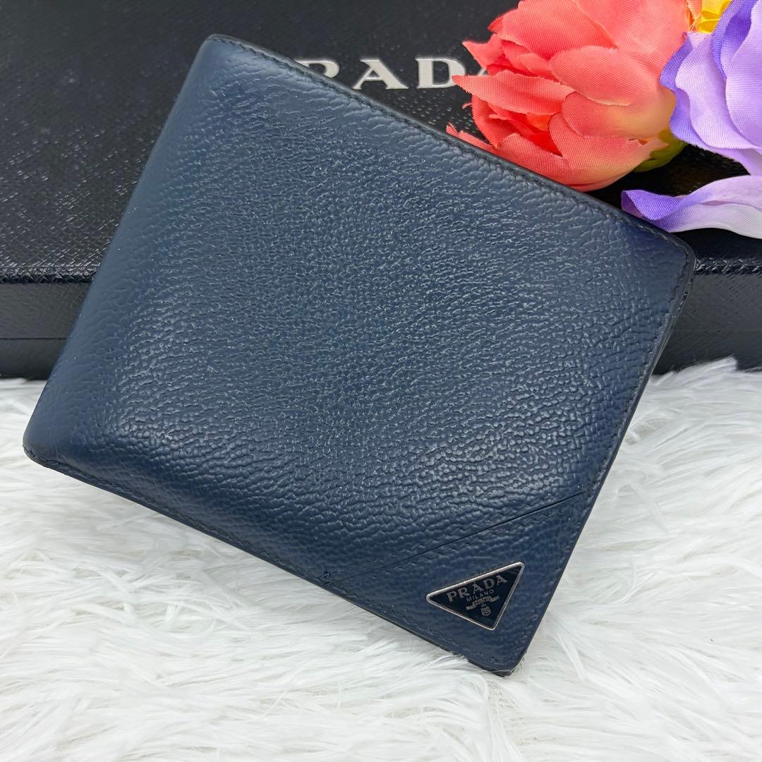 美品✨プラダ 二つ折り サフィアーノ 三角ロゴ 折り財布 レザー シボ革 紺