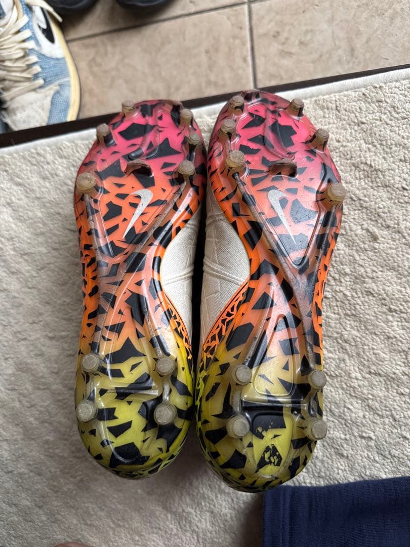 サッカー用スパイク カラフルデザイン