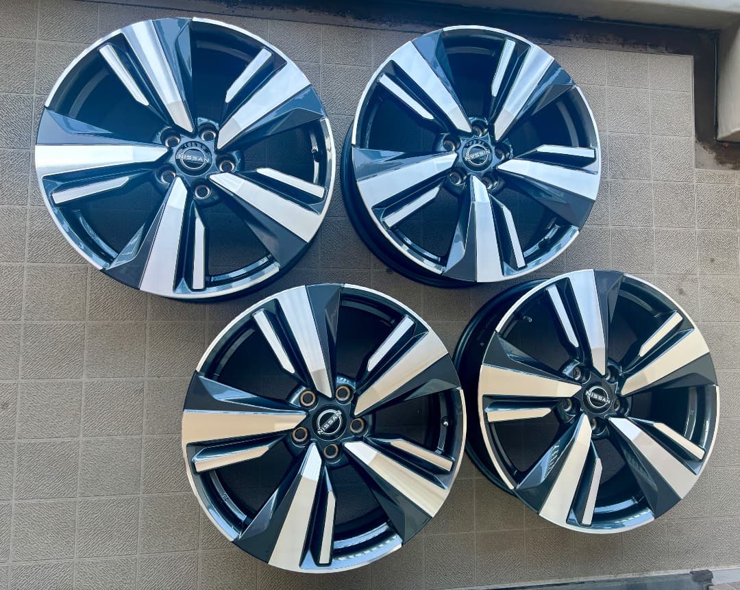 【美品】ニッサン T33 エクストレイル 純正19インチ ４本セット