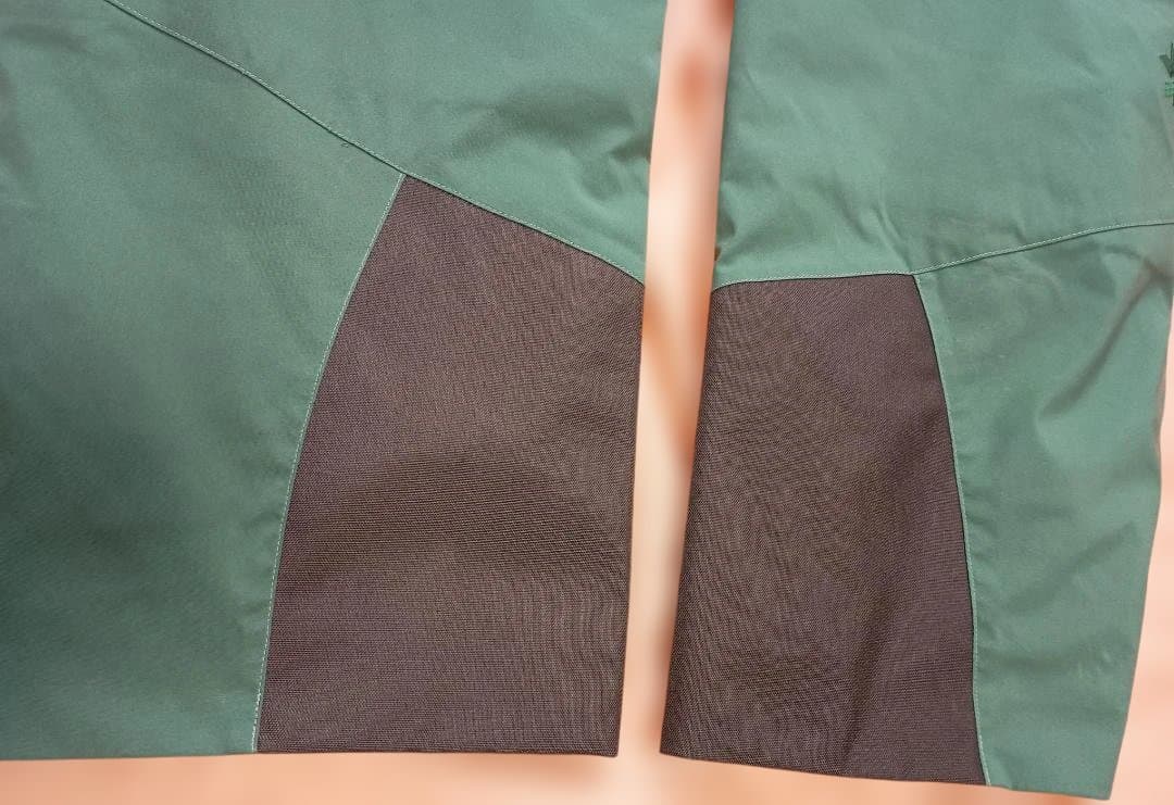 極美品　ゴールドウィンGOLDWIN　スキーウエア上下組　Mサイズ