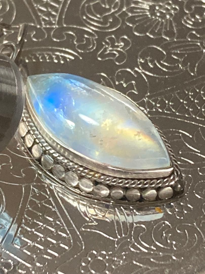 X*n様 【定価5万円】天然 レインボームーンストーン 大粒 ペンダントトップ