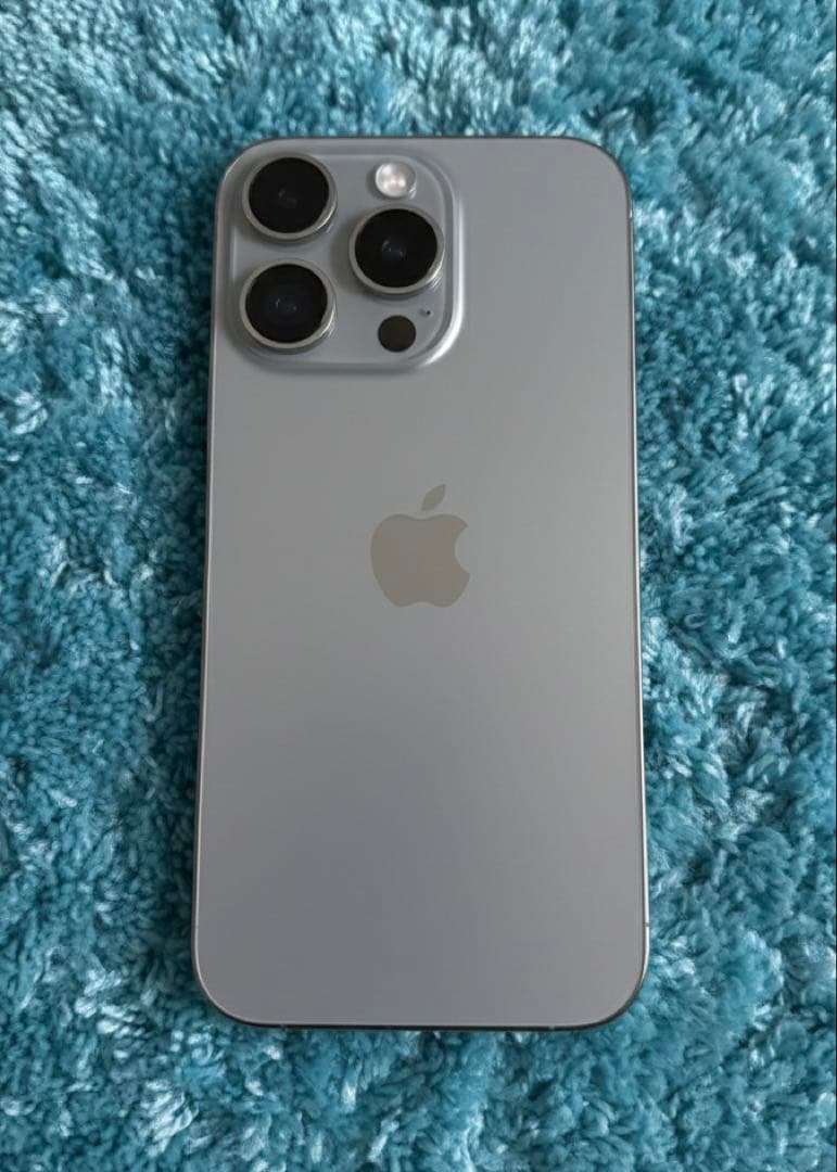 美品　iPhone15pro 256GB