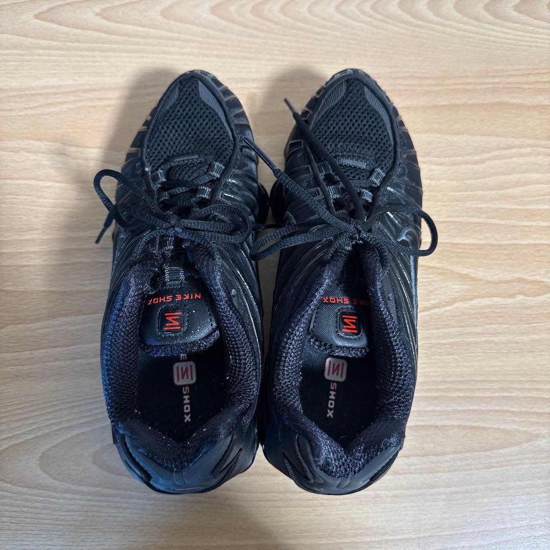 NIKE SHOX ブラックスニーカー