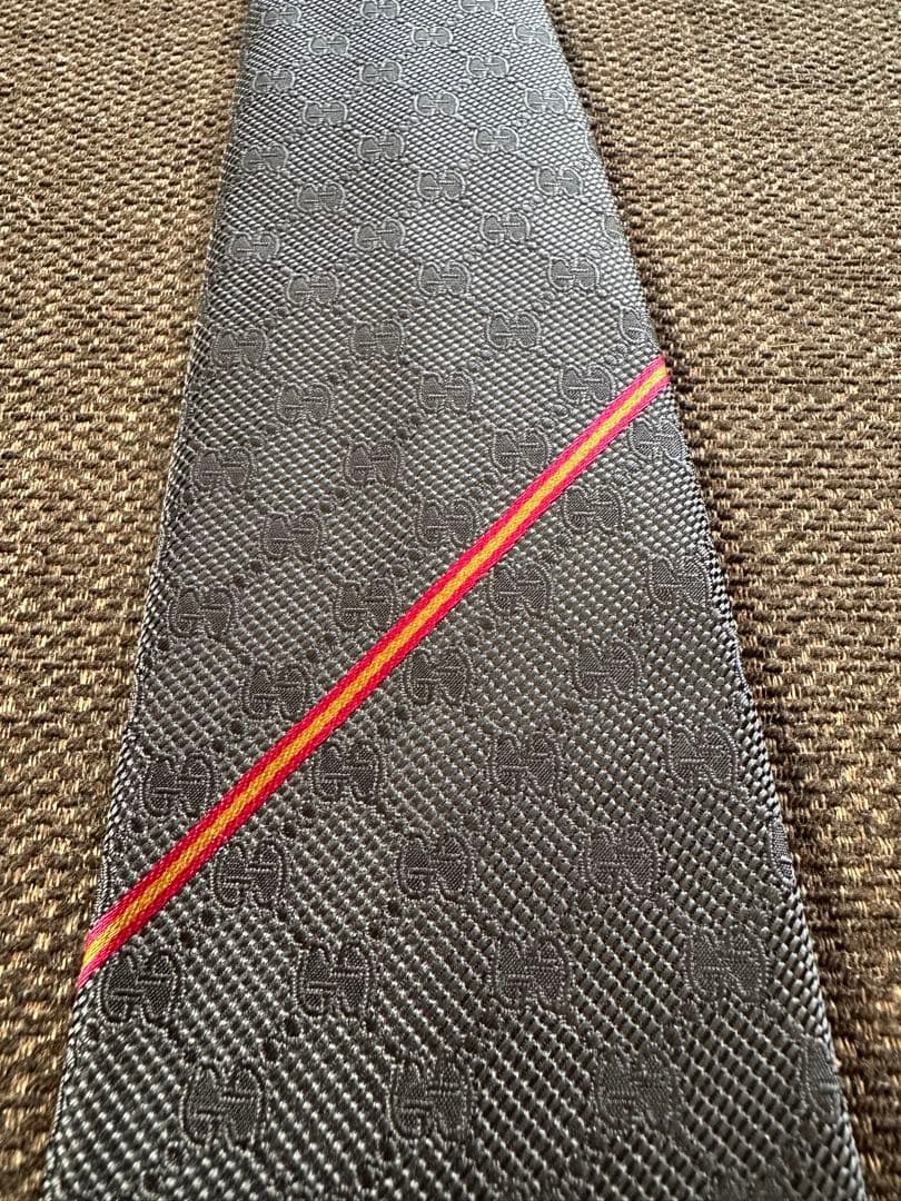 GUCCI ☆グレーGG、シェリーライン☆美品！ネクタイ