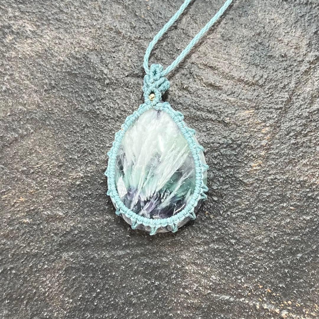 高品質　エンジェルフェザーフローライト マクラメ編みネックレス 　2