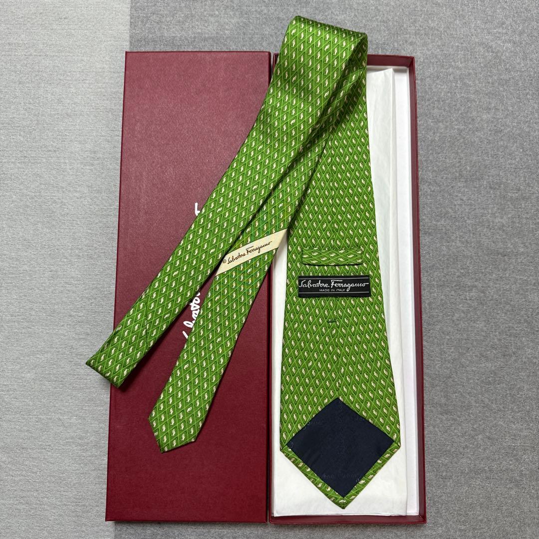 極美品　サルバトーレフェラガモ　ネクタイ　まとめて二本