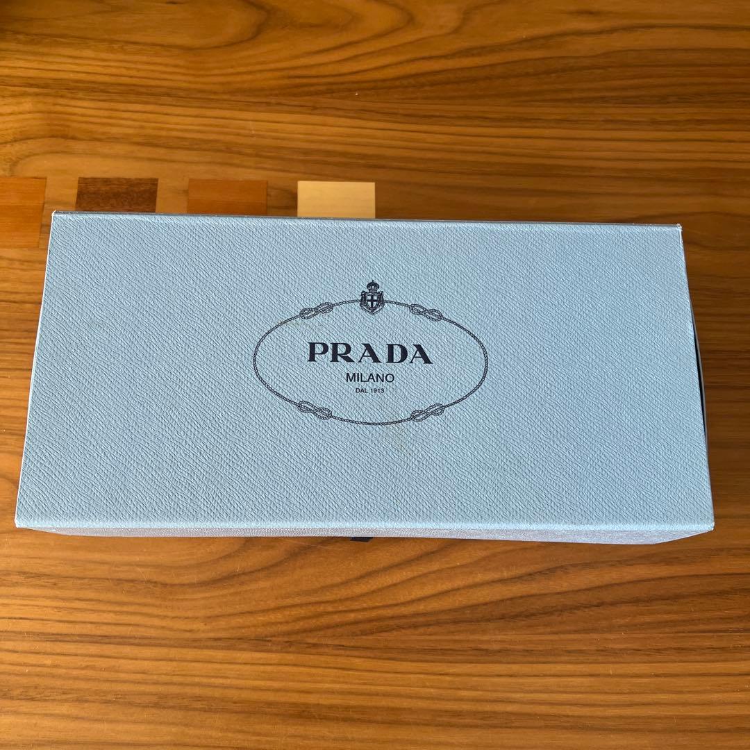 PRADA シルバー フラットシューズ