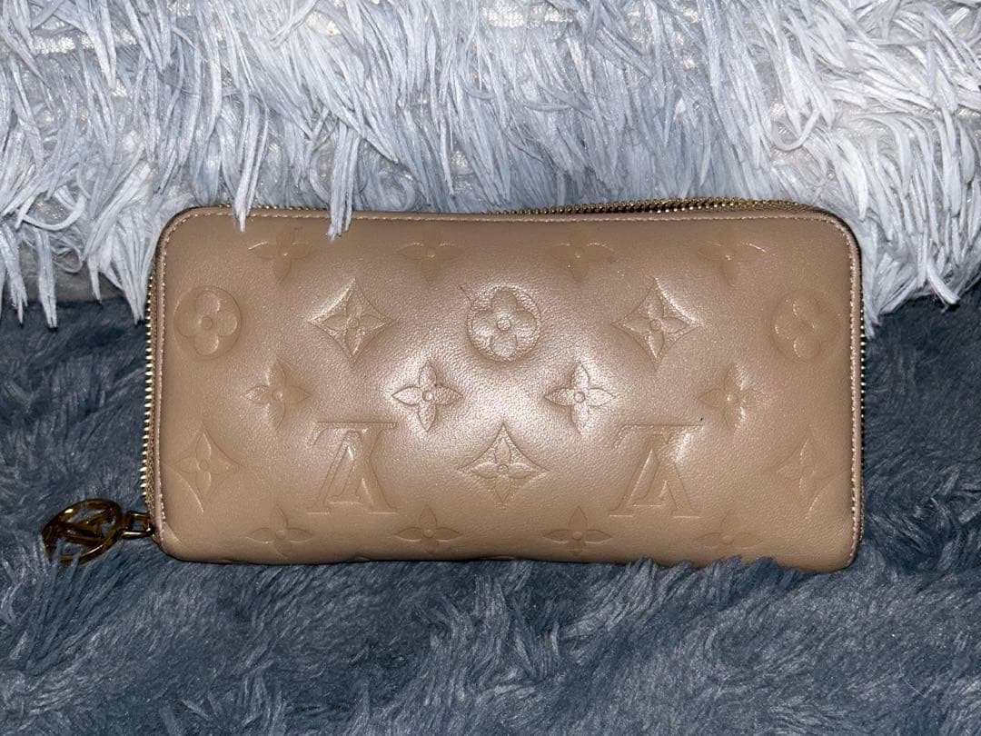 s*i様 ルイヴィトン モノグラム エンボス ジッピー・ウォレット