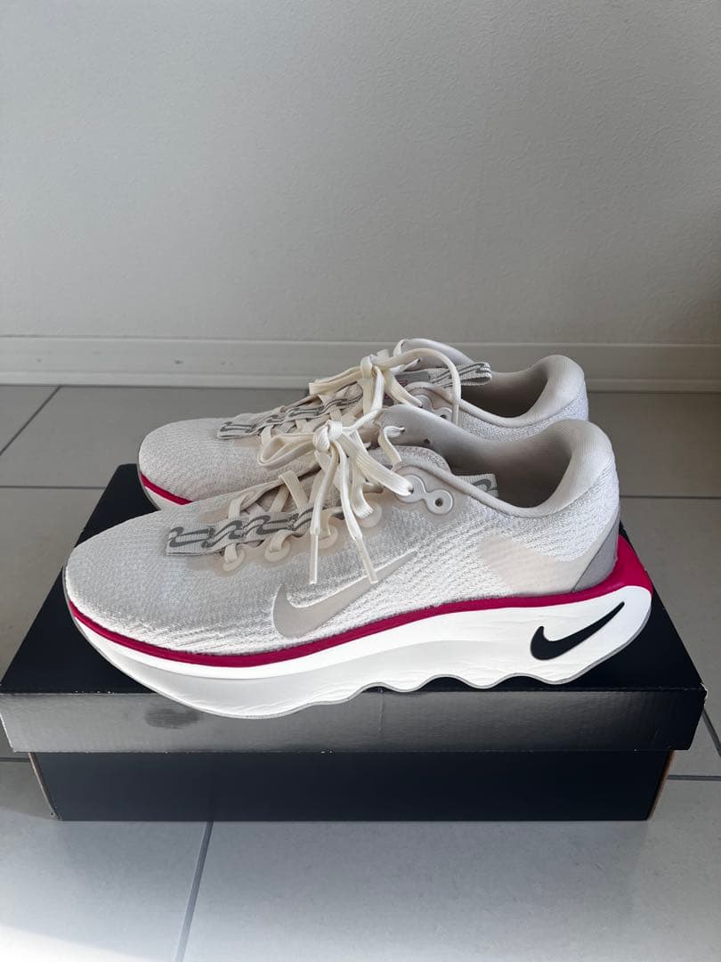NIKEナイキ モティバ25cm/ウィメンズ ウォーキングシューズ